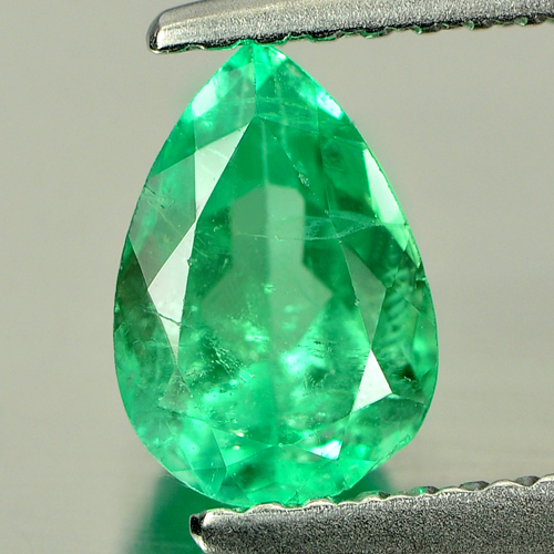 Green Emerald 0.84 Ct. Pear Shape 7.9 x 5.7 Mm. Natural Gem Columbia Unheated
