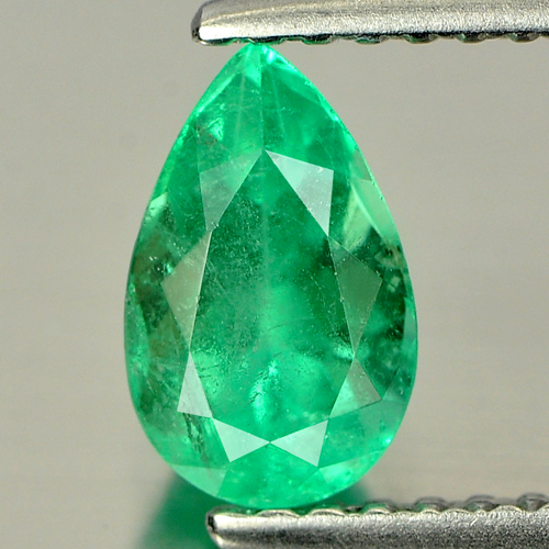 Green Emerald 0.79 Ct. Pear Shape 7.7 x 4.8 Mm. Natural Gem Columbia Unheated