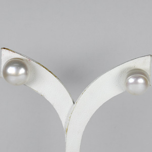 10.47 Ct. Finely Cut Natural White Pearl Silver Earring