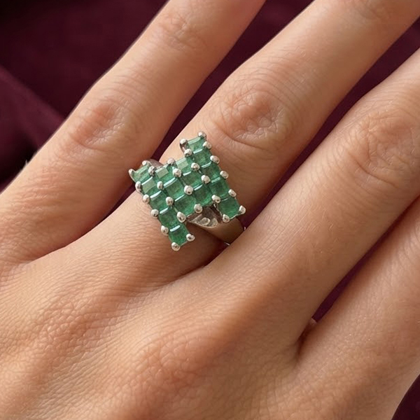 925 Sterling Silver Jewelry 3.89 Grams Ring Size 8.5 with Natural Green Emerald Gemstones 925 Sterling Silver Jewelry 3.89 Grams Ring Size 8.5 with Natural Green Emerald Gemstones