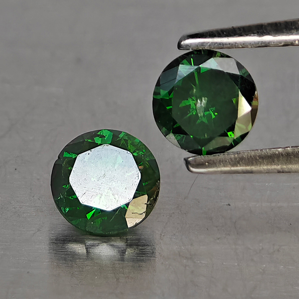 Natural Green Diamond 0.58 Ct. 2 Pcs. Round Diamond Cut  4 Mm.