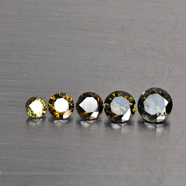 Natural Green Diamond 0.48 Ct. 5 Pcs. Round Diamond Cut and Mixed Size