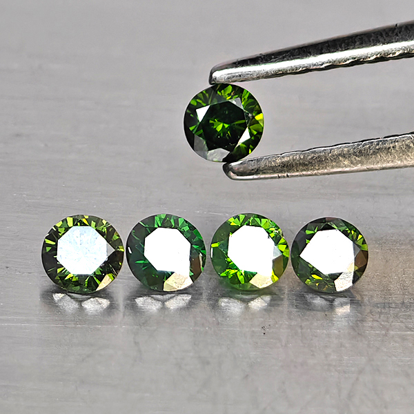Natural Green Diamond 0.37 Ct. 5 Pcs. Round Diamond Cut  and Mixed Size
