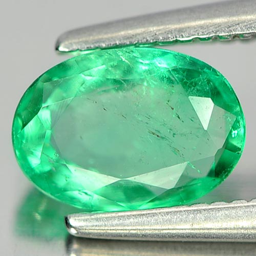 Green Emerald 0.79 Ct. Oval Shape 7.1 x 5.1 Mm. Natural Gemstone Unheated