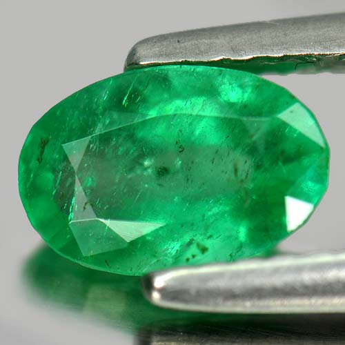 Green Emerald 0.91 Ct. Oval Shape 7.5 x 5.1 Mm. Natural Gem Columbia Unheated