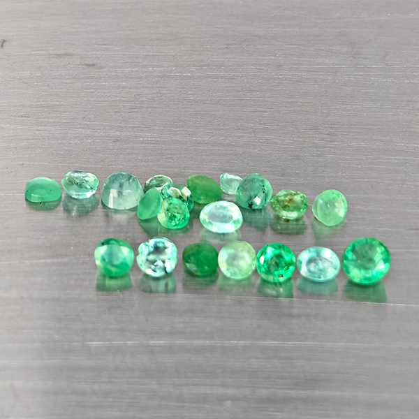 Natural Green Emerald Gemstones 0.88 Ct. 20 Pcs. Round Shape and Mixed Size