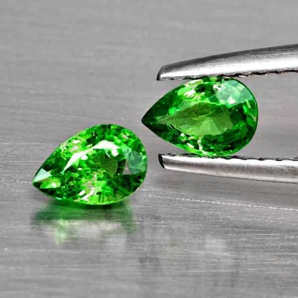Natural Green Tsavorite Garnet Gemstones 0.96 Ct. 2 Pcs. Pear Shape 5.9 x 4.1 Mm.