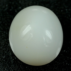 8.81 Ct. Oval Cab Natural Yellowish White Opal Sudan