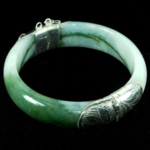 343.50 Ct. Best Natural White Green Jade Silver Bangle