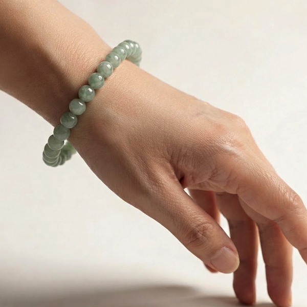 Natural Type-A Green Jade Gemstones 79.33 Ct. Beads Round Cabochon Shape Flexibility Bracelet