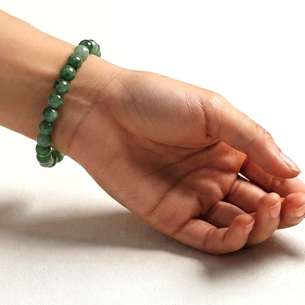 Natural Type-A Green Jade Gemstones 77.57 Ct. Beads Round Cabochon Shape Flexibility Bracelet