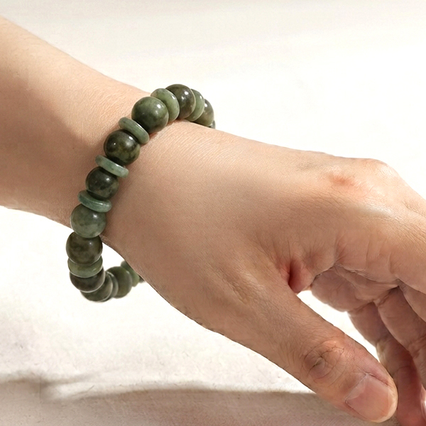 Natural Green Jade Gemstones 135.08 Ct. Beads Mixed Shape Flexibility Bracelet