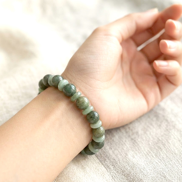Natural Green Jade Gemstones 131.42 Ct. Beads Flexibility Bracelet Mixed Shape