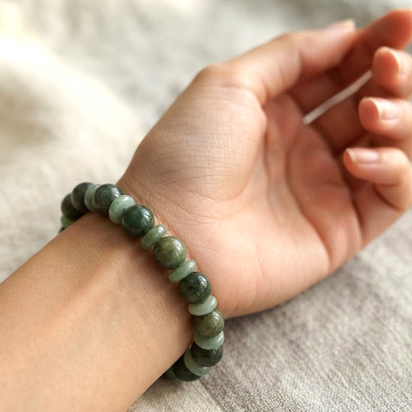 Natural Green Jade Gemstones 163.89 Ct. Beads Flexibility Bracelet Mixed Shape