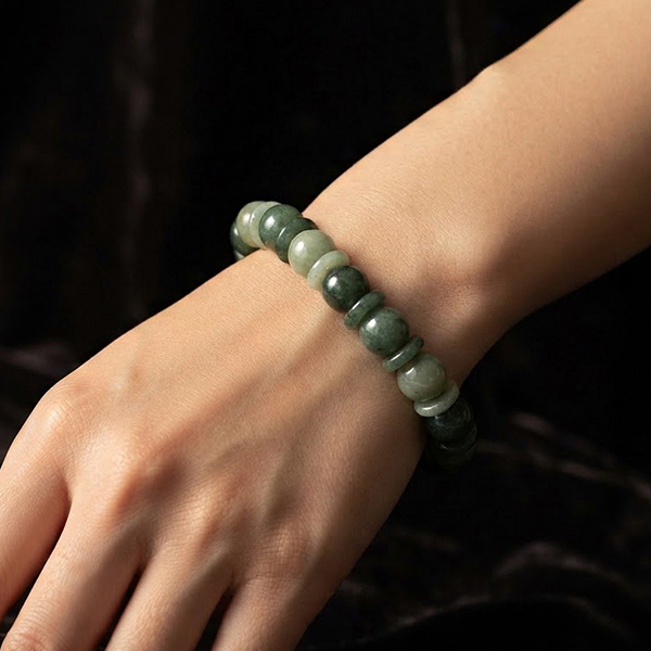 Natural Green Jade Gemstones 131.84 Ct. Beads Flexibility Bracelet Mixed Shape