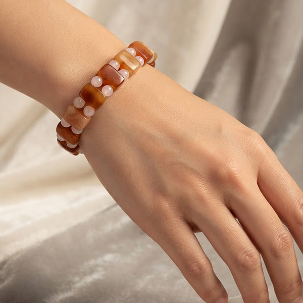 Natural Honey and White Jade Gemstones 232.70 Ct. Beads Flexibility Bracelet and Mixed Shape