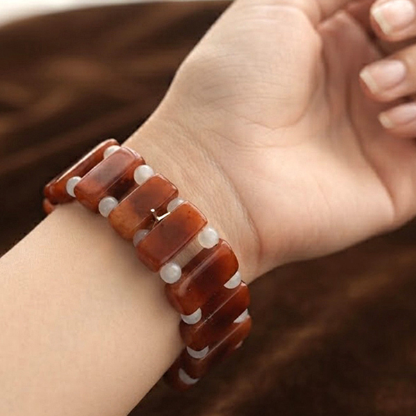 Natural Honey and White Jade Gemstones 258.45 Ct. Beads Flexibility Bracelet and Mixed Shape