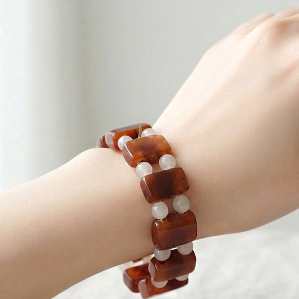 Natural Honey and White Jade Gemstones 246.81 Ct. Beads Flexibility Bracelet and Mixed Shape
