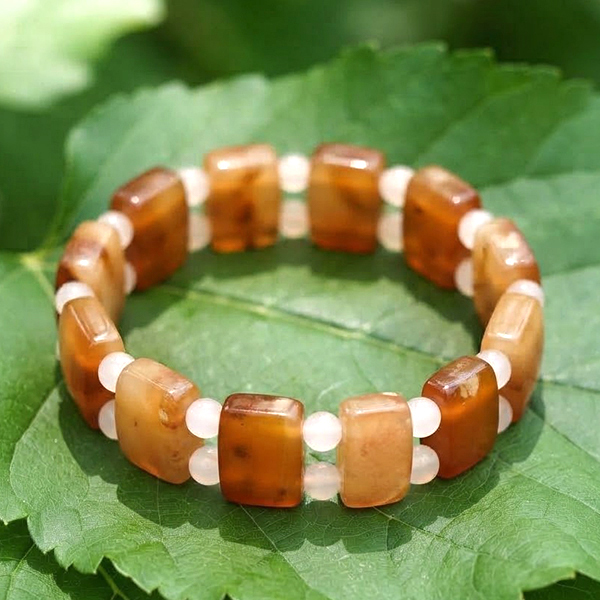 Natural Honey and White Jade Gemstones 232.88 Ct. Beads Flexibility Bracelet and Mixed Shape