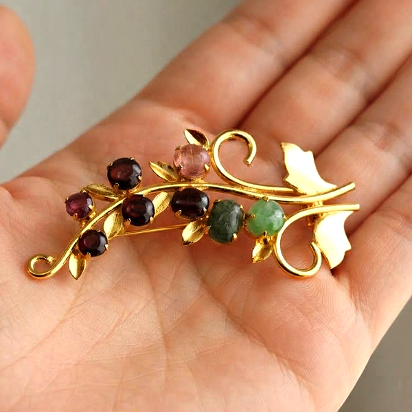 Natural Multi Color Mixed Gemstones 5.44 Grams Jewelry Brooch Yellow Gold Plated 56 x 36 Mm.